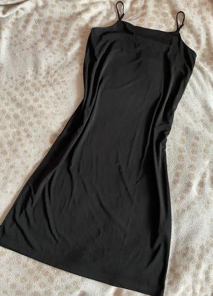 Черное длинное платье