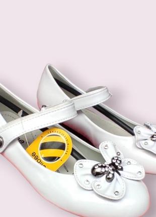 Белые лаковые туфли для девочки (уценка нюансы)новые