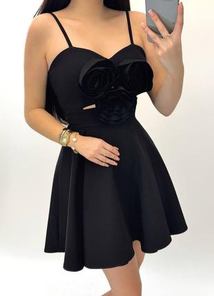 Романтичное черное платье мини на бретелях с розами xs s m l ⚜️ премиальное вечернее мини платье с цветами 42 44 46 48 50 522 фото