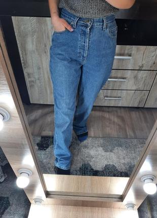 Шикарные джинсы на многих пуговицах