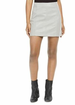 Мини юбка бежевая из экокожи на высокой посадке stradivarius