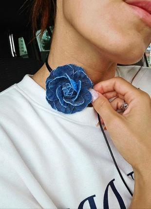 Чокер-квітка синя джинсова  шнурок чорний на шию  кольє6 фото