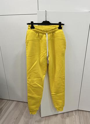 Жовтий спортивний костюм на флісі