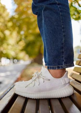 Жіночі кросівки adidas yeezy boost 350 v2 full white | smb