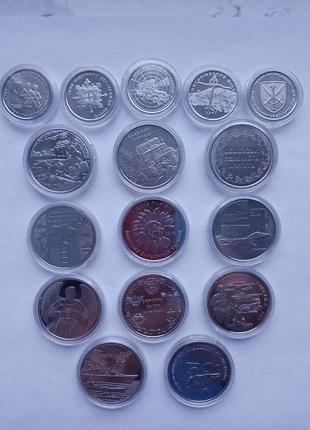 16 ювілейних монет в капсулах