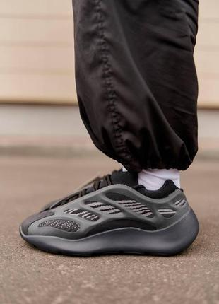 Жіночі кросівки adidas yeezy boost 700 v3 black alvah знижка sale | smb