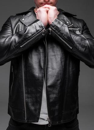 Мужская черная кожаная куртка косуха
📐 размеры: s, m, l, xl, xxl, 3xl7 фото