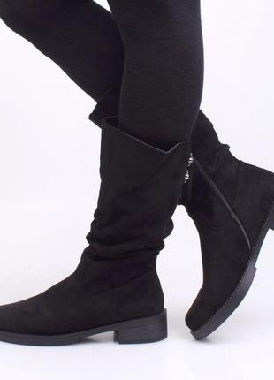 Стильні чорні замшеві осінні демі черевики чоботи низький хід великий розмір батал