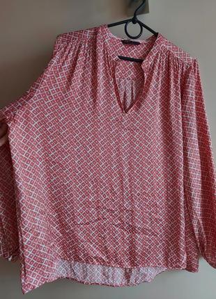 Сатиновая блузка свободного кроя marks &amp; spencer, блуза в розовый принт, р. 167 фото