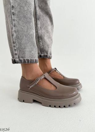 Красивые женские туфельки лакированные натуральные открытые туфли х круглым носком на тракторной подошве туфлы кожу лакированные