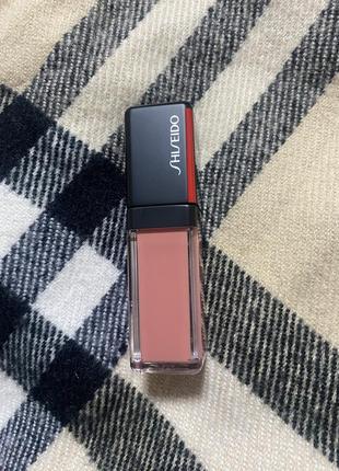 Лак блиск для губ 311 vinyl nude   shiseido lacquer ink lip shine2 фото