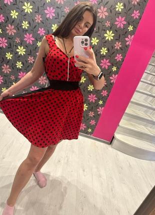 Красный летний костюм в горошек юбка и топ