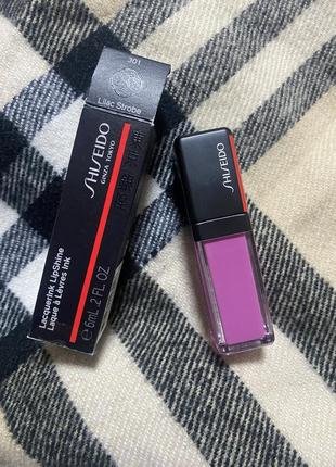 Лак блиск для губ 301 lilac strobe shiseido lacquer ink lip shine3 фото