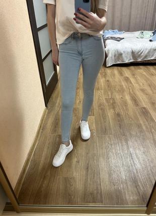 Джинсы скинни