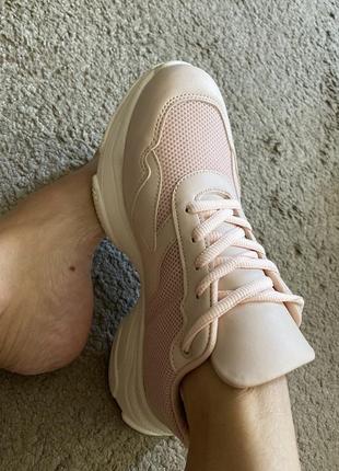 Розовые кроссовки4 фото