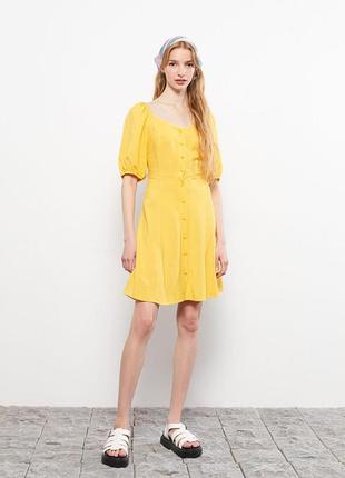 Стильное летнее желтое платье с объёмными рукавами7 фото