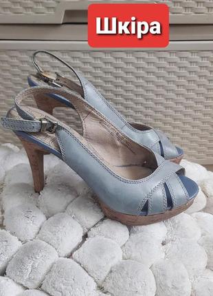 Кожаные босоножки на каблуке