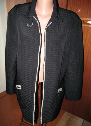 Легка куртка-стеганка на пишні форми4 фото