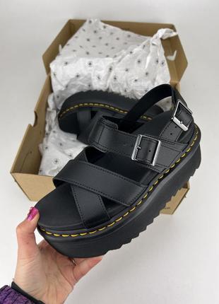 Босоніжки dr. martens voss quad leather strap platform 26725001 black, оригінальні босоніжки др мартінс жіночі шкіряні на платформі3 фото