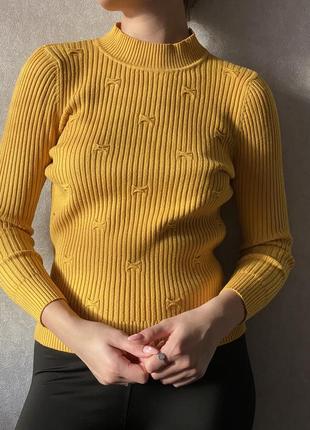 Горчичный желтый свитер1 фото
