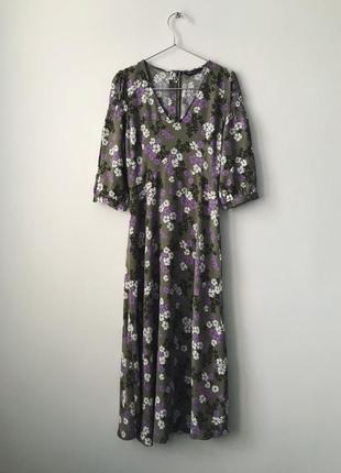 Длинное платье с сиреневым цветочным принтом marks&spencer весеннее платье миди в цветочек хаки3 фото