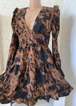 Роскошное ярусное платье с глубоким декольте эорисневого цвета в принт р.l3 фото