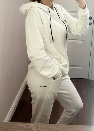 Спортивный костюм белый