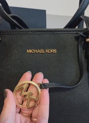 Michael kors! оригинал! стильная кожаная сумка шоппер с золотой фурнитурой.2 фото