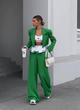 Тройка укороченный пиджак брюки и шорты зеленые1 фото