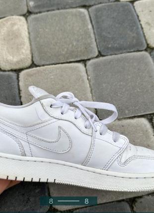 Кроссовки nike air jordan 1 low.