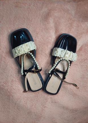 Босоніжки жіночі вінтаж