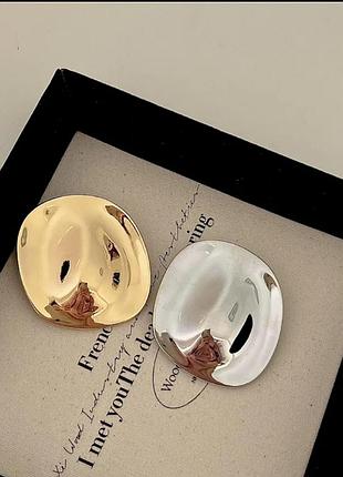 Актуальная брошь в стиле минимализма