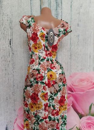 Платье футляр  с цветами4 фото
