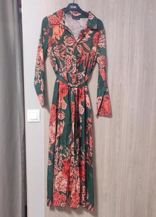 Красивое длинное платье с длинным рукавом в цветочный принт.2 фото
