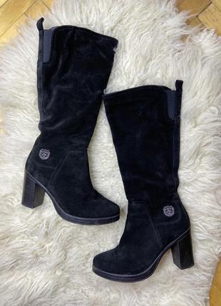 Шикарные замшевые сапоги на замке