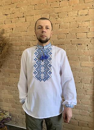 Мужская рубашка-вышиванка с голубой вышивкой