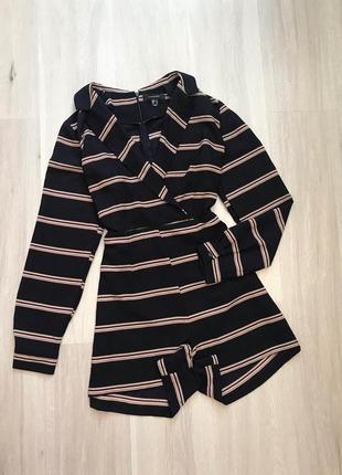 Новий фактурний ромпер на запах в смужку з воротніком новий костюм в смужку atm m/l
