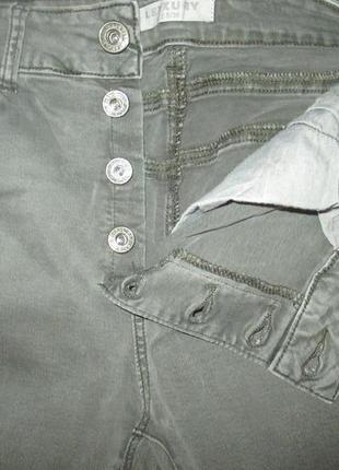 Стрейчевые на пуговицах джинсы lexxury s 36,по поясу 36-44см2 фото