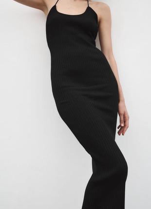 Чорне трикотажне плаття в рубчик із гарною спинкою zara плаття мідізара 8779/4506 фото