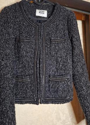 Пиджак буклей короткий с цепочками