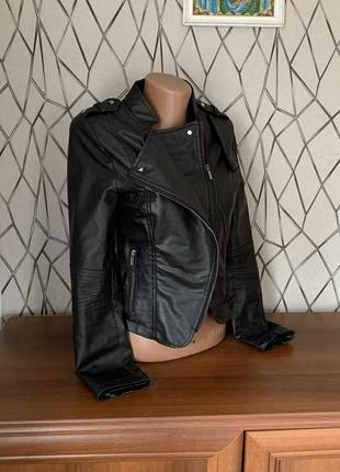 Косуха куртка кожаная черного цвета размер xs s крутая искусственная кожа