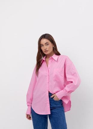 Жіноча вільна подовжена коттонова однотонна сорочка з округленим низом рожевого кольору4 фото
