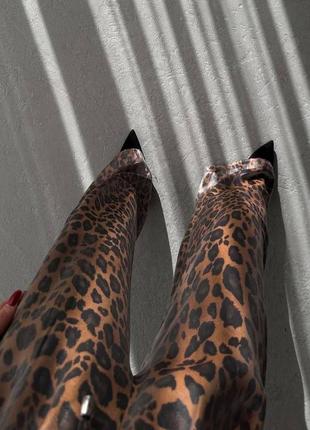 Шикарные леопардовые брюки шелковые свободного кроя клеш качественные