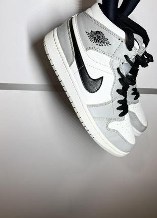 Air jordan 1 mid дымчато-серый черный белый идеальное состояние size 39 25 см1 фото