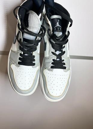 Air jordan 1 mid дымчато-серый черный белый идеальное состояние size 39 25 см2 фото