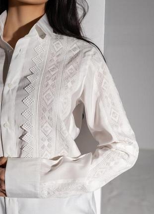 Рубашка женская белая из натуральной ткани, дизайнерская, с фактурным кружевом, на подарок, нарядная1 фото