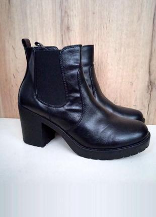 Німецькі демі черевики, чорні жіночі ботинки на масивній підошві, весна, р. 391 фото