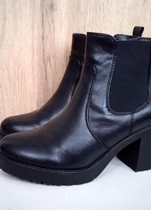 Німецькі демі черевики, чорні жіночі ботинки на масивній підошві, весна, р. 393 фото