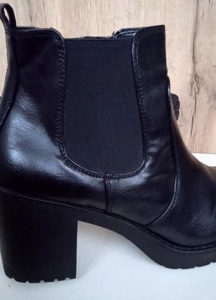 Німецькі демі черевики, чорні жіночі ботинки на масивній підошві, весна, р. 399 фото