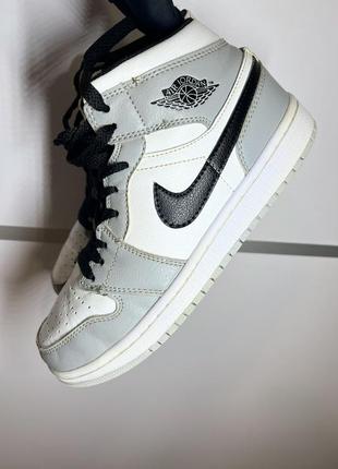 Air jordan 1 mid дымчато-серый черный белый идеальное состояние size 39 25 см